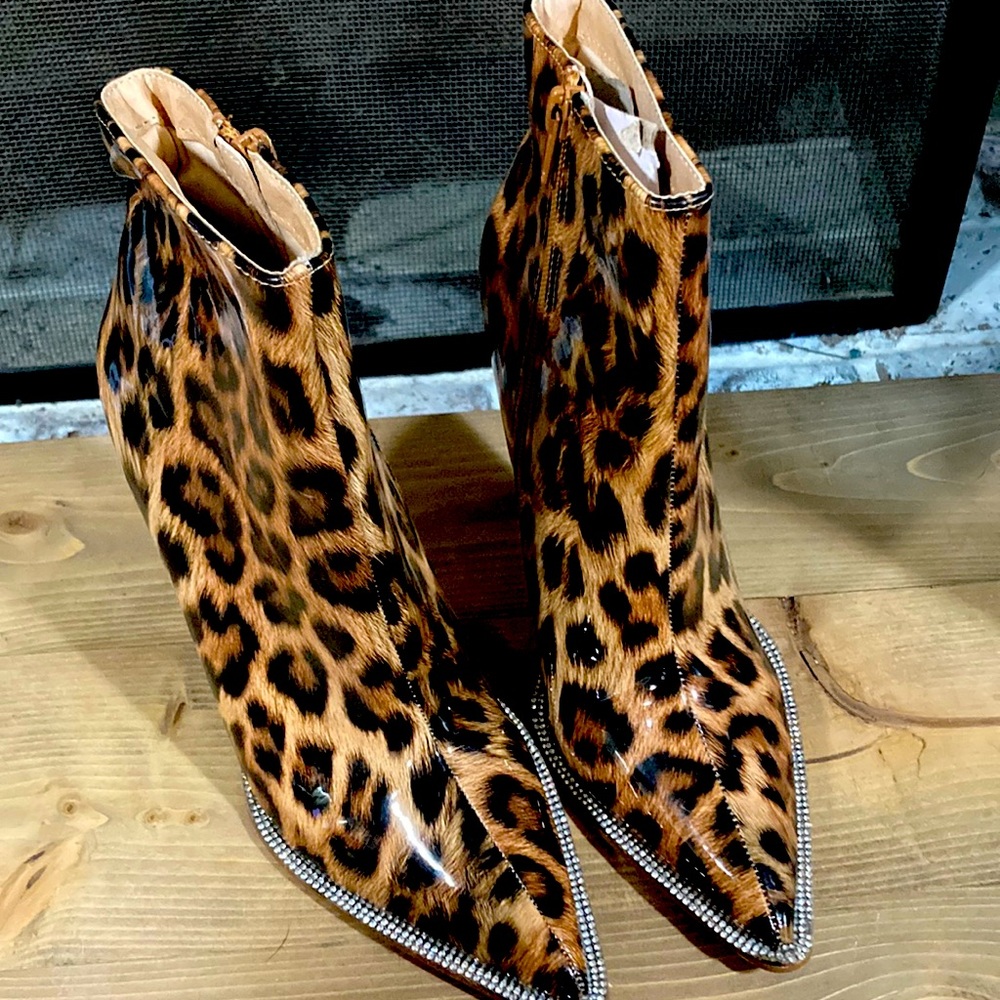 Olivia james leopard patent rhinestone embellished ankle booties size 8